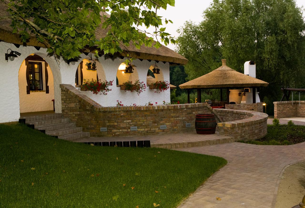 Sari Udvar Dunakiliti Exterior foto